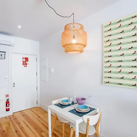 Flux Art W/ Ac & Balcony By Lovelystay *