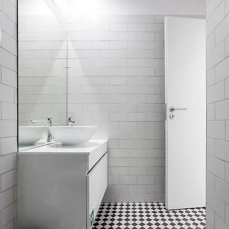 Flux Art W/ Ac & Balcony By Lovelystay *