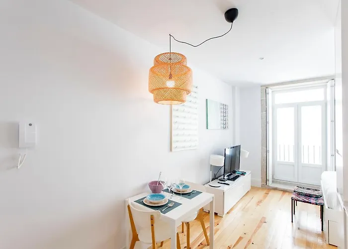 Flux Art W/ Ac & Balcony By Lovelystay شقة *