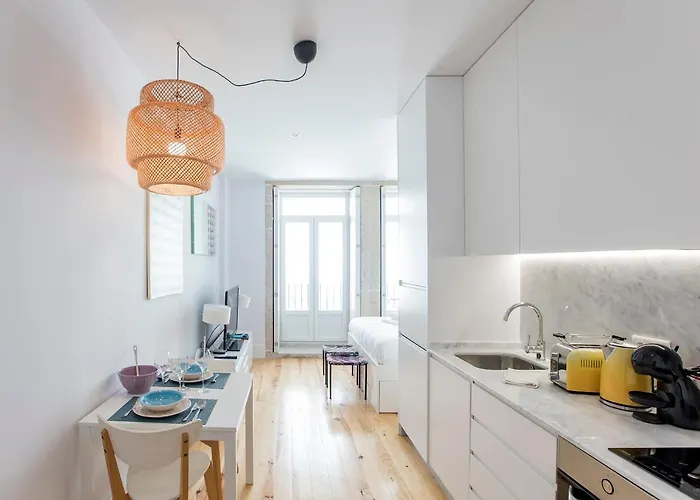 Flux Art W/ Ac & Balcony By Lovelystay Апартаменты