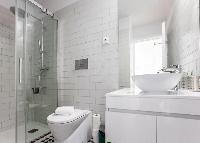 Flux Art W/ Ac & Balcony By Lovelystay Порту